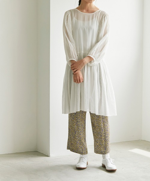 cardo fabrica(カルドファブリカ)の「◇100/2ボイルオーガンジー ギャザー切替チュニックワンピース(チュニック・レディース・ホワイト/ブラック・FREE)」の4枚目の写真