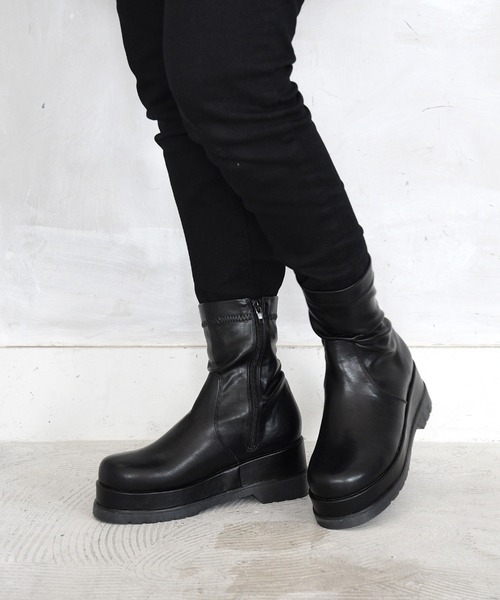 sango（sango）の「ラウンドトゥトラックソールストレッチショートブーツ（ブーツ・レディース・ブラック/アイボリー/グレイッシュベージュ・LL/S/M/L）」の9枚目の写真