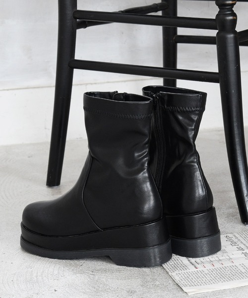 sango（sango）の「ラウンドトゥトラックソールストレッチショートブーツ（ブーツ・レディース・ブラック/アイボリー/グレイッシュベージュ・LL/S/M/L）」の15枚目の写真