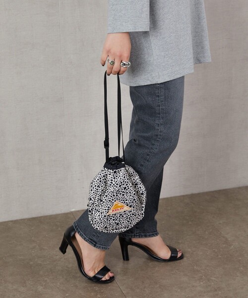 FREAK'S STORE(フリークスストア)の「【WEB限定】KELTY/ケルティ KINCHAKU SHOUDER/巾着ショルダーバッグ(ショルダーバッグ・レディース・ブラック/ベージュ/パープル/レッド/ブラウン系その他/キャメル/レオパード/その他9/その他15/ブルーグリーン/ナチュラル/オリーブ/ブラウン/イエロー・ONE SIZE)」の13枚目の写真