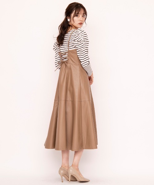 WILLSELECTION(ウィルセレクション)の「エコレザーフレアジャンパースカート(ジャンパースカート・レディース・アイボリー/キャメル・MEDIUM)」の2枚目の写真