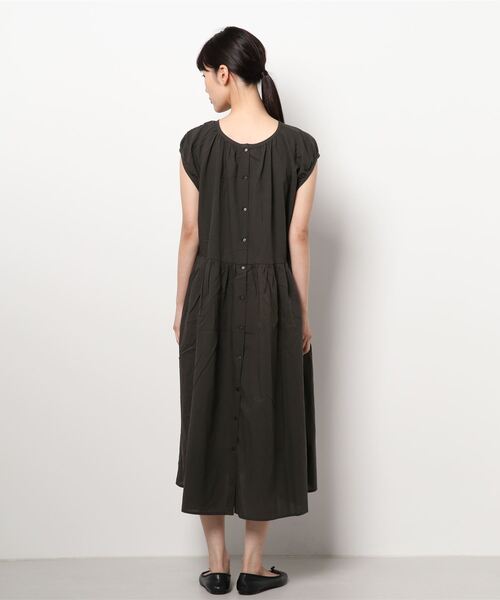 Samansa Mos2（サマンサ モスモス）の「前後着ギャザーノースリーブワンピース（ワンピース・レディース・キャメル/チャコール/ベージュ/グリーン・ﾌﾘ-）」の7枚目の写真