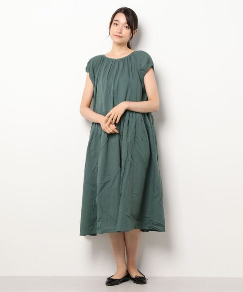 Samansa Mos2（サマンサ モスモス）の「前後着ギャザーノースリーブワンピース（ワンピース・レディース・キャメル/チャコール/ベージュ/グリーン・ﾌﾘ-）」の10枚目の写真