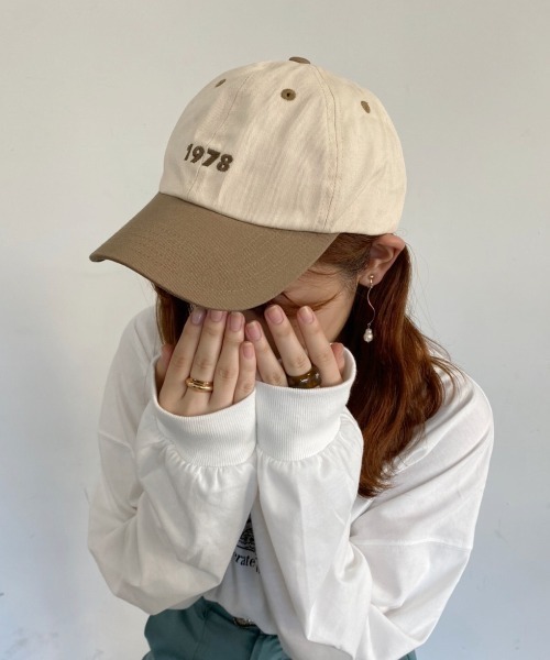 nemne store(ネンネストア)の「【accessory】ハイキングに行く配色刺繍キャップ(キャップ・レディース・グリーン/モカ/ブルー・フリー)」の1枚目の写真