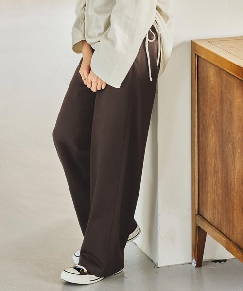 KOBE LETTUCE（コウベレタス）の「[WEARISTA田中亜希子さんコラボ]低身長向けサイズあり　ジャージータックワイドパンツ（スラックス・レディース・ブラック/ダークブラウン/ベージュ/カーキ/ホワイト系/ピンク/チャコール/グリーン系/アイボリー系/イエロー/チャコールグレー/グリーン/オレンジ/ミント/ピンク系/ブラウン系/アイボリー/ブルー系/ブラウン系1/ライトグレー/オフホワイト・SMALL/MEDIUM/MEDIUM/TALL/LARGE）」の9枚目の写真