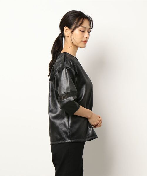 Three Four Time(スリーフォータイム)の「ギャザー切替スリーブレザーライクプルオーバー(その他トップス・レディース・カーキ/ブラック・ONE SIZE)」の3枚目の写真