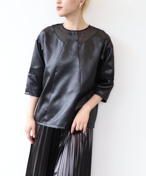 Three Four Time(スリーフォータイム)の「ギャザー切替スリーブレザーライクプルオーバー(その他トップス・レディース・カーキ/ブラック・ONE SIZE)」の1枚目の写真