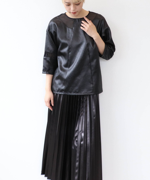 Three Four Time(スリーフォータイム)の「ギャザー切替スリーブレザーライクプルオーバー(その他トップス・レディース・カーキ/ブラック・ONE SIZE)」の10枚目の写真