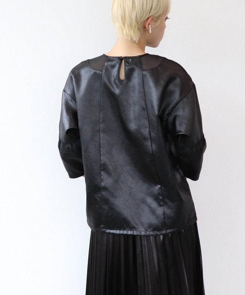 Three Four Time(スリーフォータイム)の「ギャザー切替スリーブレザーライクプルオーバー(その他トップス・レディース・カーキ/ブラック・ONE SIZE)」の8枚目の写真