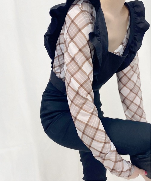 Charles Chaton（シャルルシャトン）の「シアーカットプルオーバー（Tシャツ/カットソー・レディース・ブラック/ベージュ/ピンク・FREE）」の2枚目の写真