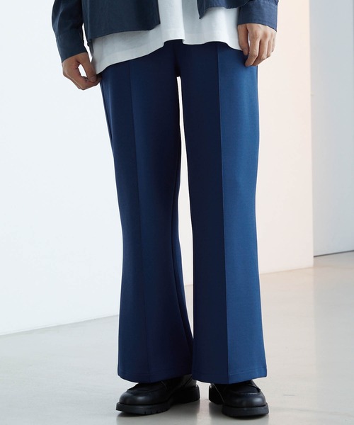 Like Us（ライクアス）の「【LikeUs】シルキーダンボールニットセンタープリーツセミワイドフレアパンツ（スラックス・メンズ・ブラウン/ワインレッド/ライトベージュ/チェリーピンク/オレンジ/ネイビー/ホワイト/グレイッシュブルー/イエロー/カーキ系/ブラック/ダークグレー/グレイッシュベージュ・XL/L/M）」の8枚目の写真