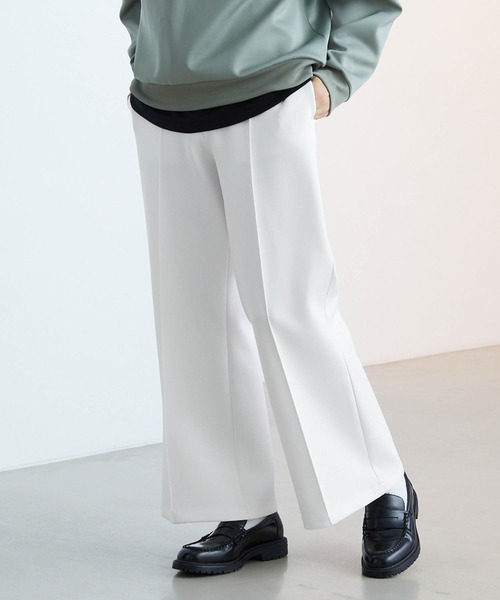 Like Us（ライクアス）の「【LikeUs】シルキーダンボールニットセンタープリーツセミワイドフレアパンツ（スラックス・メンズ・ブラウン/ワインレッド/ライトベージュ/チェリーピンク/オレンジ/ネイビー/ホワイト/グレイッシュブルー/イエロー/カーキ系/ブラック/ダークグレー/グレイッシュベージュ・XL/L/M）」の3枚目の写真