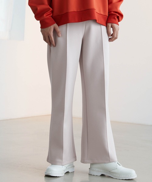 Like Us（ライクアス）の「【LikeUs】シルキーダンボールニットセンタープリーツセミワイドフレアパンツ（スラックス・メンズ・ブラウン/ワインレッド/ライトベージュ/チェリーピンク/オレンジ/ネイビー/ホワイト/グレイッシュブルー/イエロー/カーキ系/ブラック/ダークグレー/グレイッシュベージュ・XL/L/M）」の5枚目の写真
