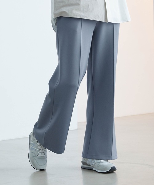 Like Us（ライクアス）の「【LikeUs】シルキーダンボールニットセンタープリーツセミワイドフレアパンツ（スラックス・メンズ・ブラウン/ワインレッド/ライトベージュ/チェリーピンク/オレンジ/ネイビー/ホワイト/グレイッシュブルー/イエロー/カーキ系/ブラック/ダークグレー/グレイッシュベージュ・XL/L/M）」の9枚目の写真