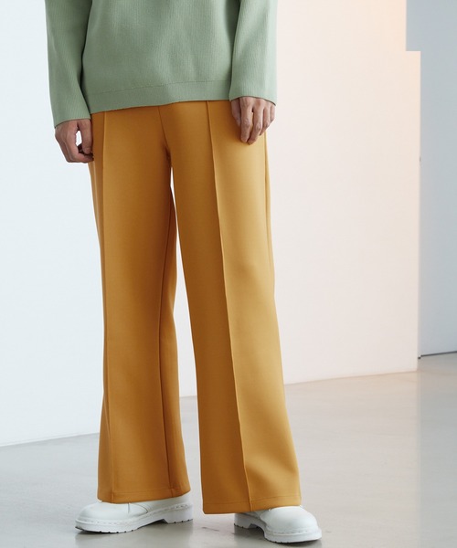 Like Us（ライクアス）の「【LikeUs】シルキーダンボールニットセンタープリーツセミワイドフレアパンツ（スラックス・メンズ・ブラウン/ワインレッド/ライトベージュ/チェリーピンク/オレンジ/ネイビー/ホワイト/グレイッシュブルー/イエロー/カーキ系/ブラック/ダークグレー/グレイッシュベージュ・XL/L/M）」の10枚目の写真