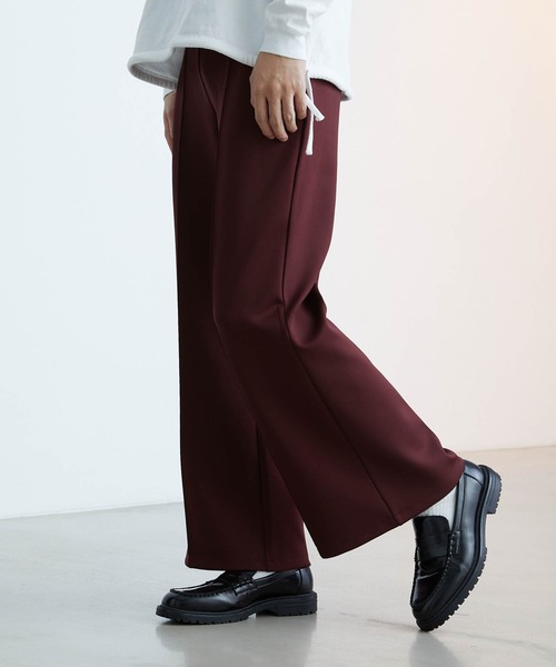 Like Us（ライクアス）の「【LikeUs】シルキーダンボールニットセンタープリーツセミワイドフレアパンツ（スラックス・メンズ・ブラウン/ワインレッド/ライトベージュ/チェリーピンク/オレンジ/ネイビー/ホワイト/グレイッシュブルー/イエロー/カーキ系/ブラック/ダークグレー/グレイッシュベージュ・XL/L/M）」の12枚目の写真