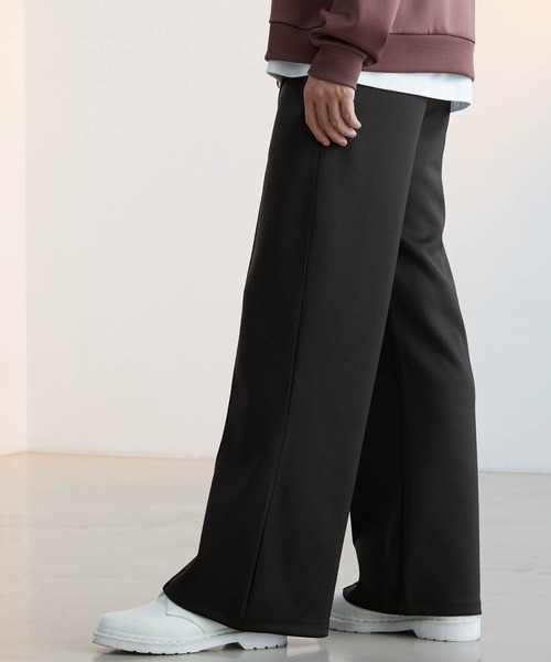 Like Us（ライクアス）の「【LikeUs】シルキーダンボールニットセンタープリーツセミワイドフレアパンツ（スラックス・メンズ・ブラウン/ワインレッド/ライトベージュ/チェリーピンク/オレンジ/ネイビー/ホワイト/グレイッシュブルー/イエロー/カーキ系/ブラック/ダークグレー/グレイッシュベージュ・XL/L/M）」の21枚目の写真