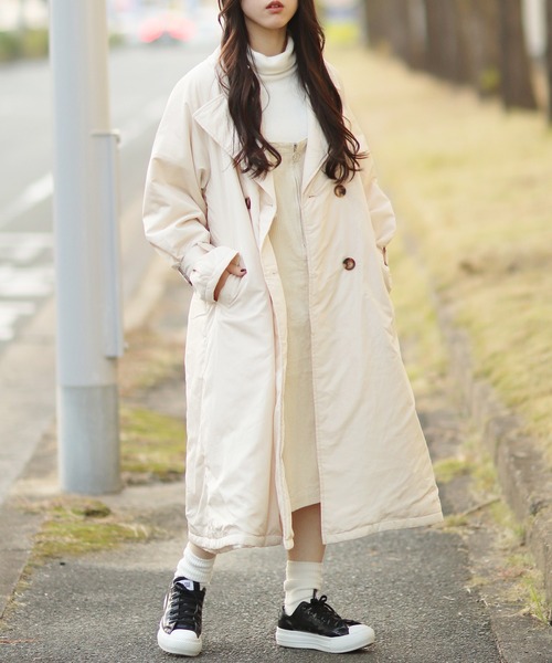 Monocoro toppi（モノコロトッピ）の「中綿入り キャンディースリーブ ロング トレンチコート（トレンチコート・レディース・ブラック/ベージュ/アイボリー・M/L）」の2枚目の写真