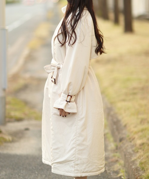 Monocoro toppi（モノコロトッピ）の「中綿入り キャンディースリーブ ロング トレンチコート（トレンチコート・レディース・ブラック/ベージュ/アイボリー・M/L）」の22枚目の写真