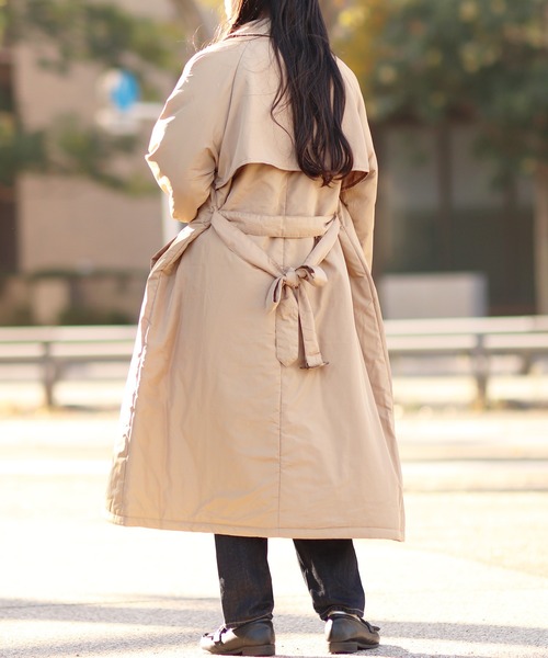 Monocoro toppi（モノコロトッピ）の「中綿入り キャンディースリーブ ロング トレンチコート（トレンチコート・レディース・ブラック/ベージュ/アイボリー・M/L）」の13枚目の写真