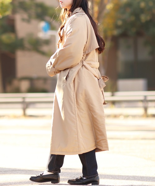 Monocoro toppi（モノコロトッピ）の「中綿入り キャンディースリーブ ロング トレンチコート（トレンチコート・レディース・ブラック/ベージュ/アイボリー・M/L）」の12枚目の写真