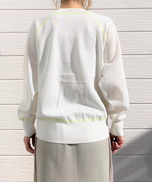 Q(キュー)の「接結トレーナー風ニット(ニット/セーター・レディース・ライム/アイボリー・MEDIUM)」の5枚目の写真