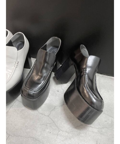 EMODA（エモダ）の「ラインローファーシューズ（ローファー・レディース・ホワイト/ブラック・SMALL/MEDIUM/LARGE）」の2枚目の写真