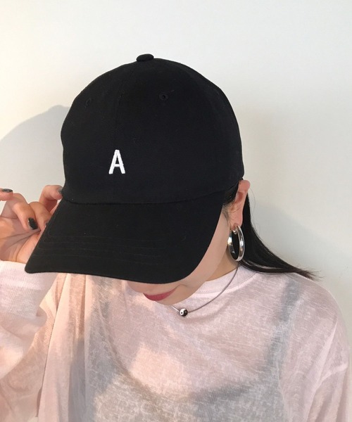 Me%（ミィパーセント）の「イニシャルキャップ（キャップ・レディース・ベージュ/ブラック系その他/グリーン系その他・FREE）」の2枚目の写真