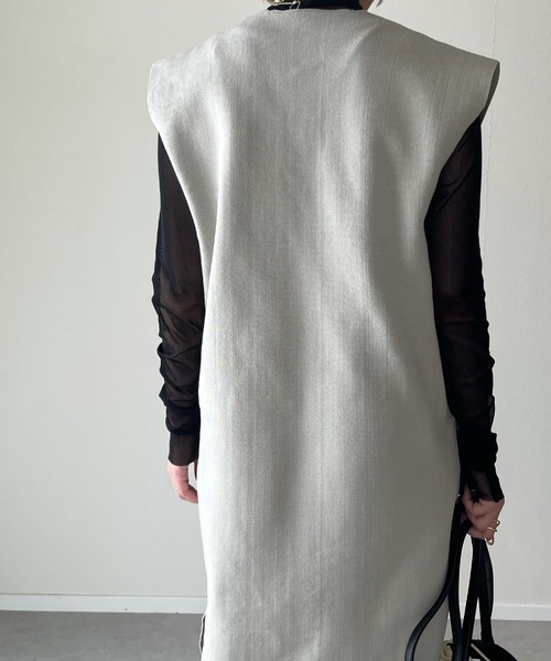 y/m by misato(イムバイミサト)の「深Vネックロングニットトップス(ワンピース・レディース・ブラック/グレイッシュベージュ・FREE)」の14枚目の写真