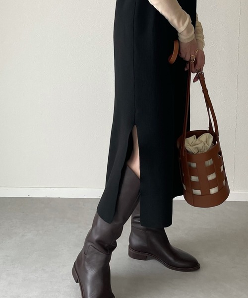 y/m by misato(イムバイミサト)の「深Vネックロングニットトップス(ワンピース・レディース・ブラック/グレイッシュベージュ・FREE)」の18枚目の写真