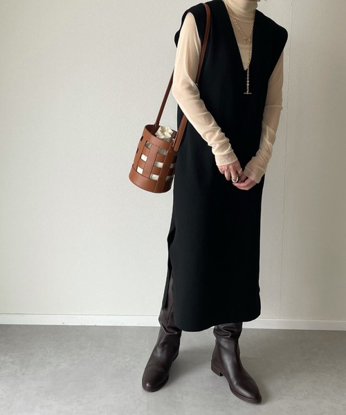 y/m by misato(イムバイミサト)の「深Vネックロングニットトップス(ワンピース・レディース・ブラック/グレイッシュベージュ・FREE)」の19枚目の写真