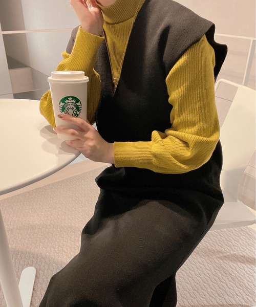 y/m by misato(イムバイミサト)の「深Vネックロングニットトップス(ワンピース・レディース・ブラック/グレイッシュベージュ・FREE)」の21枚目の写真