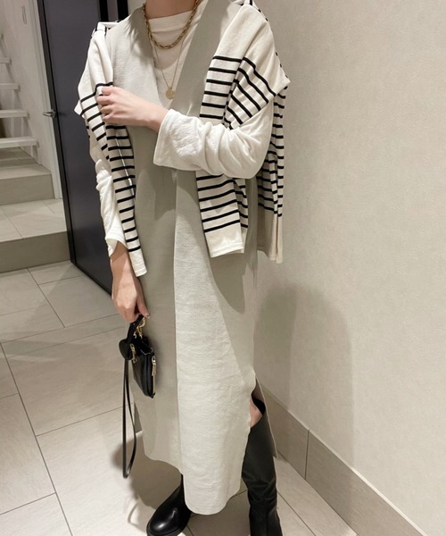 y/m by misato(イムバイミサト)の「深Vネックロングニットトップス(ワンピース・レディース・ブラック/グレイッシュベージュ・FREE)」の22枚目の写真