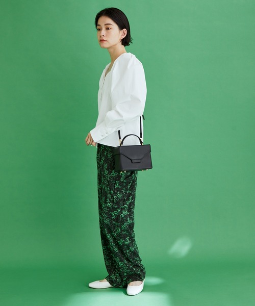 ADAM ET ROPE'（アダムエロペ）の「【サステナブル】リサイクルレザーバニティバッグ（ショルダーバッグ・レディース・ブラック/ダークブラウン・FREE）」の3枚目の写真