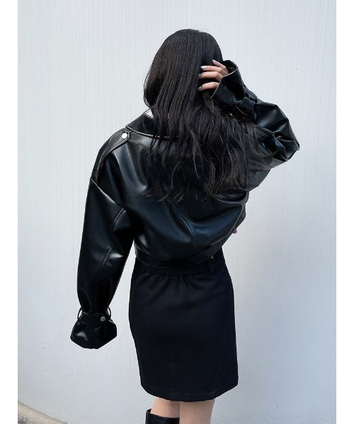 ENVYM（アンビー）の「ドロップショルダーフェイクレザーＪＫ（その他アウター・レディース・ブラック・FREE）」の5枚目の写真