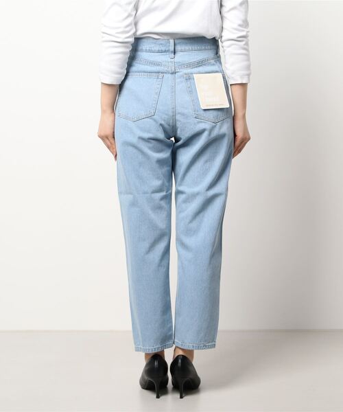 HONEYSUCKLE ROSE（ハニーサックルローズ）の「【HONEYSUCKLE ROSE】ハイウエストテーパードデニムパンツ（デニムパンツ・レディース・ライトインディゴブルー・L/S/M）」の2枚目の写真