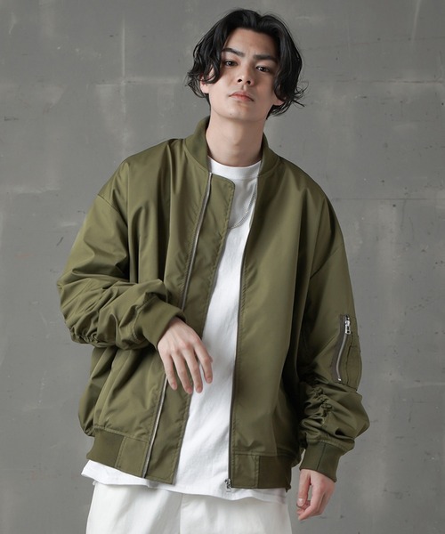 SPINNS（スピンズ）の「ビッグシルエット MA-1ジャケット（MA-1・メンズ・カーキ/アイボリー/ブラック・ONESIZE）」の3枚目の写真