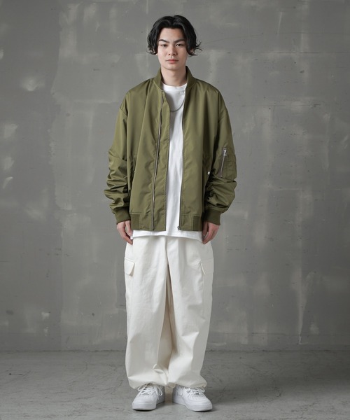 SPINNS（スピンズ）の「ビッグシルエット MA-1ジャケット（MA-1・メンズ・カーキ/アイボリー/ブラック・ONESIZE）」の7枚目の写真