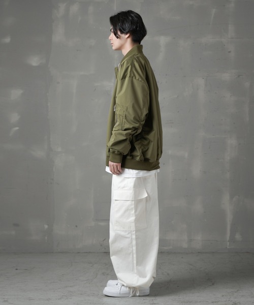 SPINNS（スピンズ）の「ビッグシルエット MA-1ジャケット（MA-1・メンズ・カーキ/アイボリー/ブラック・ONESIZE）」の5枚目の写真
