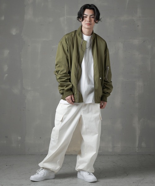 SPINNS（スピンズ）の「ビッグシルエット MA-1ジャケット（MA-1・メンズ・カーキ/アイボリー/ブラック・ONESIZE）」の17枚目の写真