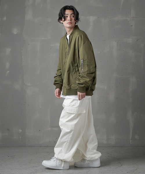 SPINNS（スピンズ）の「ビッグシルエット MA-1ジャケット（MA-1・メンズ・カーキ/アイボリー/ブラック・ONESIZE）」の16枚目の写真