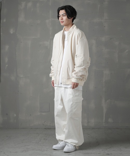 SPINNS（スピンズ）の「ビッグシルエット MA-1ジャケット（MA-1・メンズ・カーキ/アイボリー/ブラック・ONESIZE）」の14枚目の写真