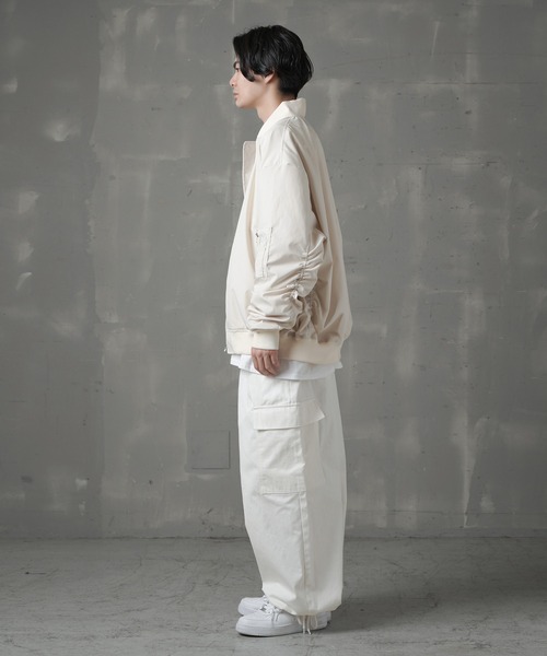 SPINNS（スピンズ）の「ビッグシルエット MA-1ジャケット（MA-1・メンズ・カーキ/アイボリー/ブラック・ONESIZE）」の13枚目の写真