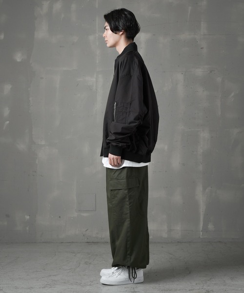 SPINNS（スピンズ）の「ビッグシルエット MA-1ジャケット（MA-1・メンズ・カーキ/アイボリー/ブラック・ONESIZE）」の9枚目の写真