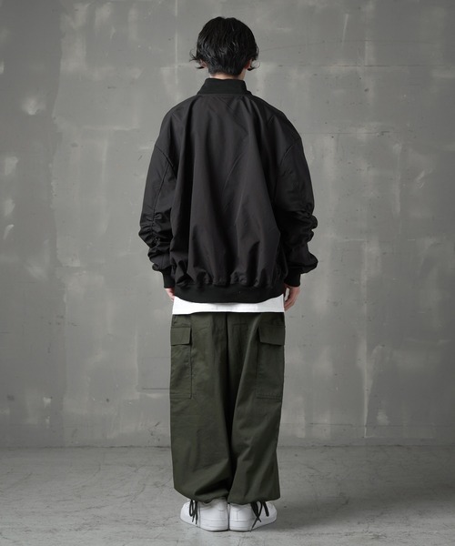 SPINNS（スピンズ）の「ビッグシルエット MA-1ジャケット（MA-1・メンズ・カーキ/アイボリー/ブラック・ONESIZE）」の8枚目の写真