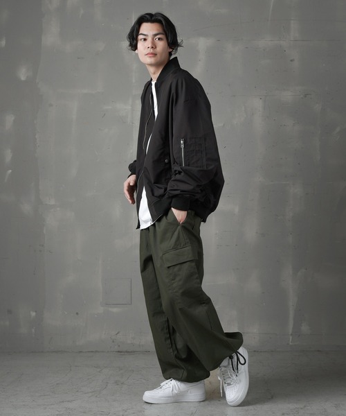 SPINNS（スピンズ）の「ビッグシルエット MA-1ジャケット（MA-1・メンズ・カーキ/アイボリー/ブラック・ONESIZE）」の21枚目の写真