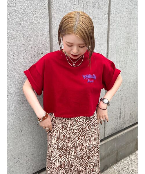 jouetie(ジュエティ)の「フラワークロップド Tシャツ(Tシャツ/カットソー・レディース・アイボリー/ブラック/レッド・MEDIUM)」の3枚目の写真