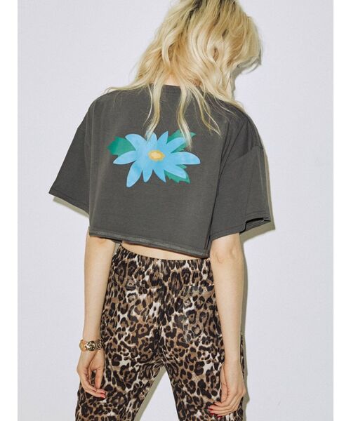 jouetie(ジュエティ)の「フラワークロップド Tシャツ(Tシャツ/カットソー・レディース・アイボリー/ブラック/レッド・MEDIUM)」の7枚目の写真