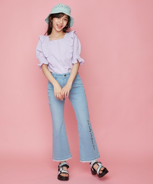 JENNI love（ジェニィラブ）の「カットオフフレアデニムパンツ（デニムパンツ・キッズ・サックスブルー/ブルー・130cm/140cm/150cm/160cm）」の5枚目の写真