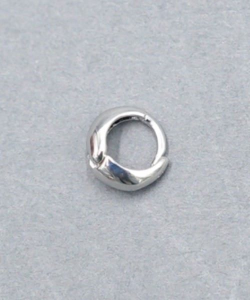 flower（フラワー）の「リトルファミリアピアス（ピアス（片耳用）・レディース・ゴールド/シルバー・FREE）」の11枚目の写真